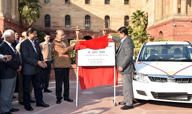 Arun Jaitley inaugurates Electric Vehicle Charging Station in North Block