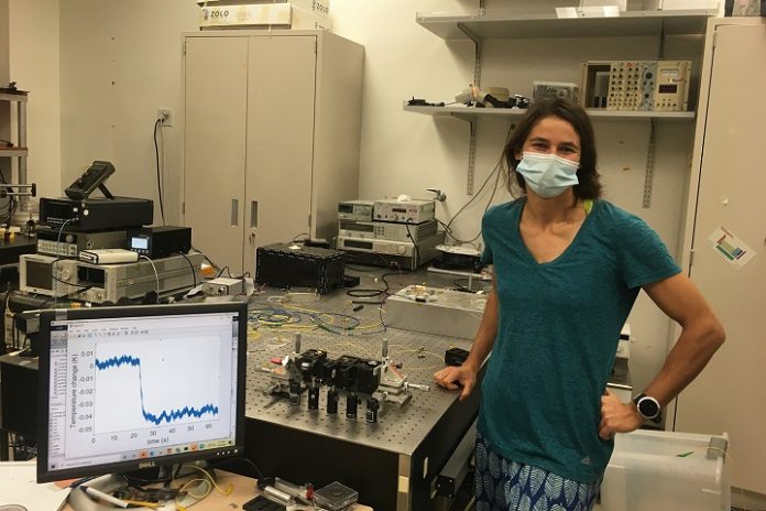 Researchers develop first self-cooling laser made with a silica fiber