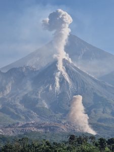 Pic2_Vulcano-Santiaguito